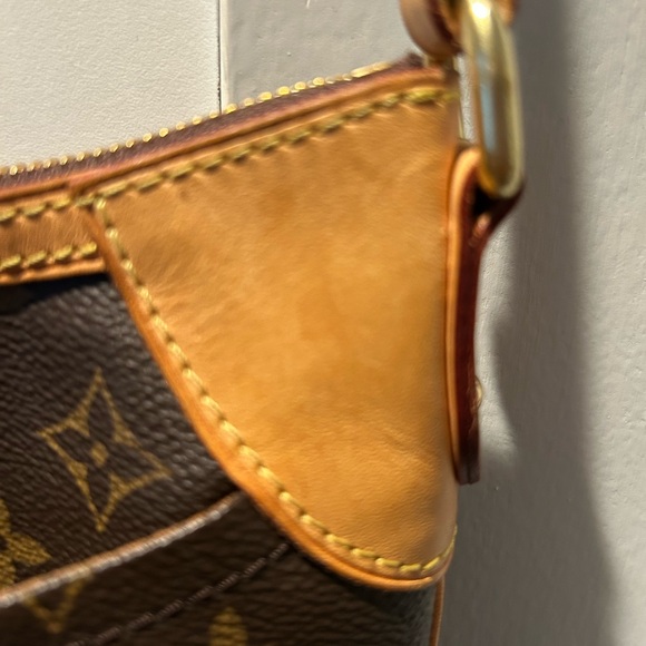 Authentic Louis Vuitton Odeon Crossbody - Picture 4 of 16